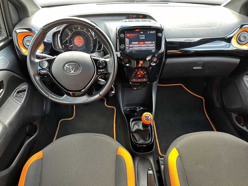 Toyota Aygo 1.0 x-JBL, Kamera, apple/android, DAB